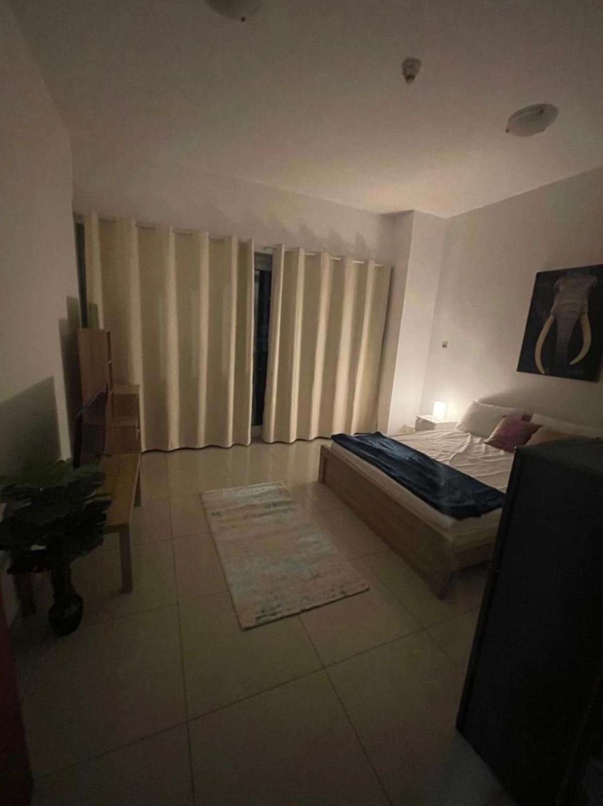 Tiger Tower Aparthotel Дубай Екстериор снимка