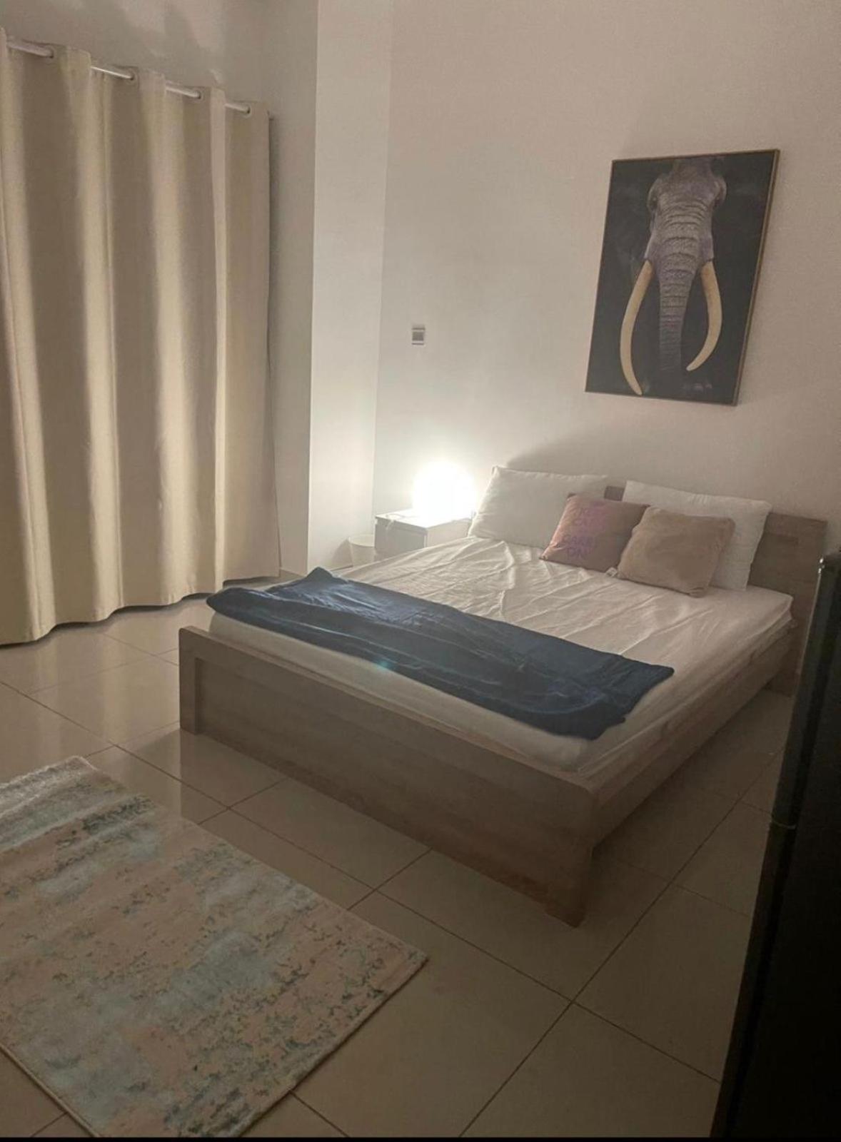 Tiger Tower Aparthotel Дубай Екстериор снимка
